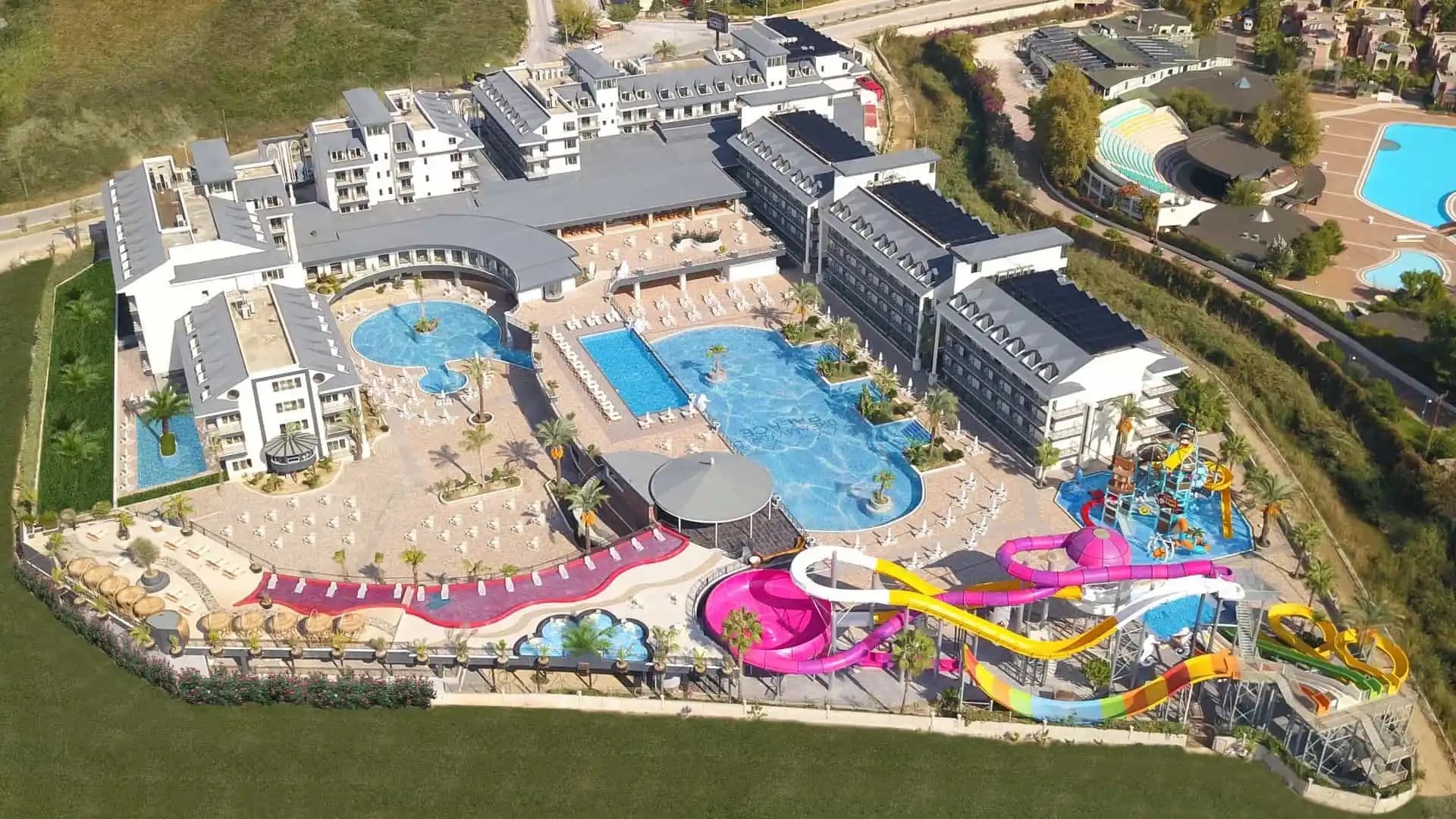 Dream World Palace – Side